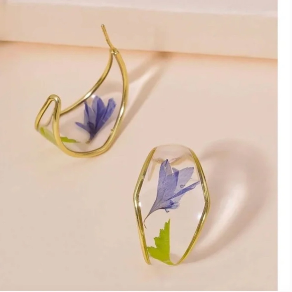 ❤️ FREE Dried Flower Floral Hoop Leaf Plant Boho Vaca Chic Modern Earrings